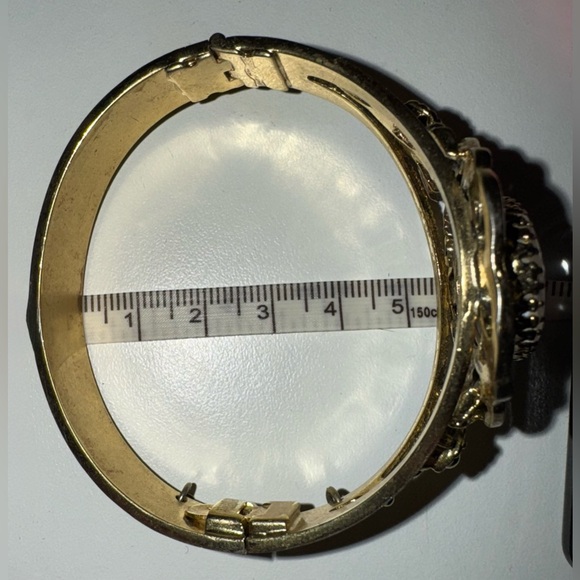 Whiting & Davis Cameo Gold Bangle - Picture 15 of 16
